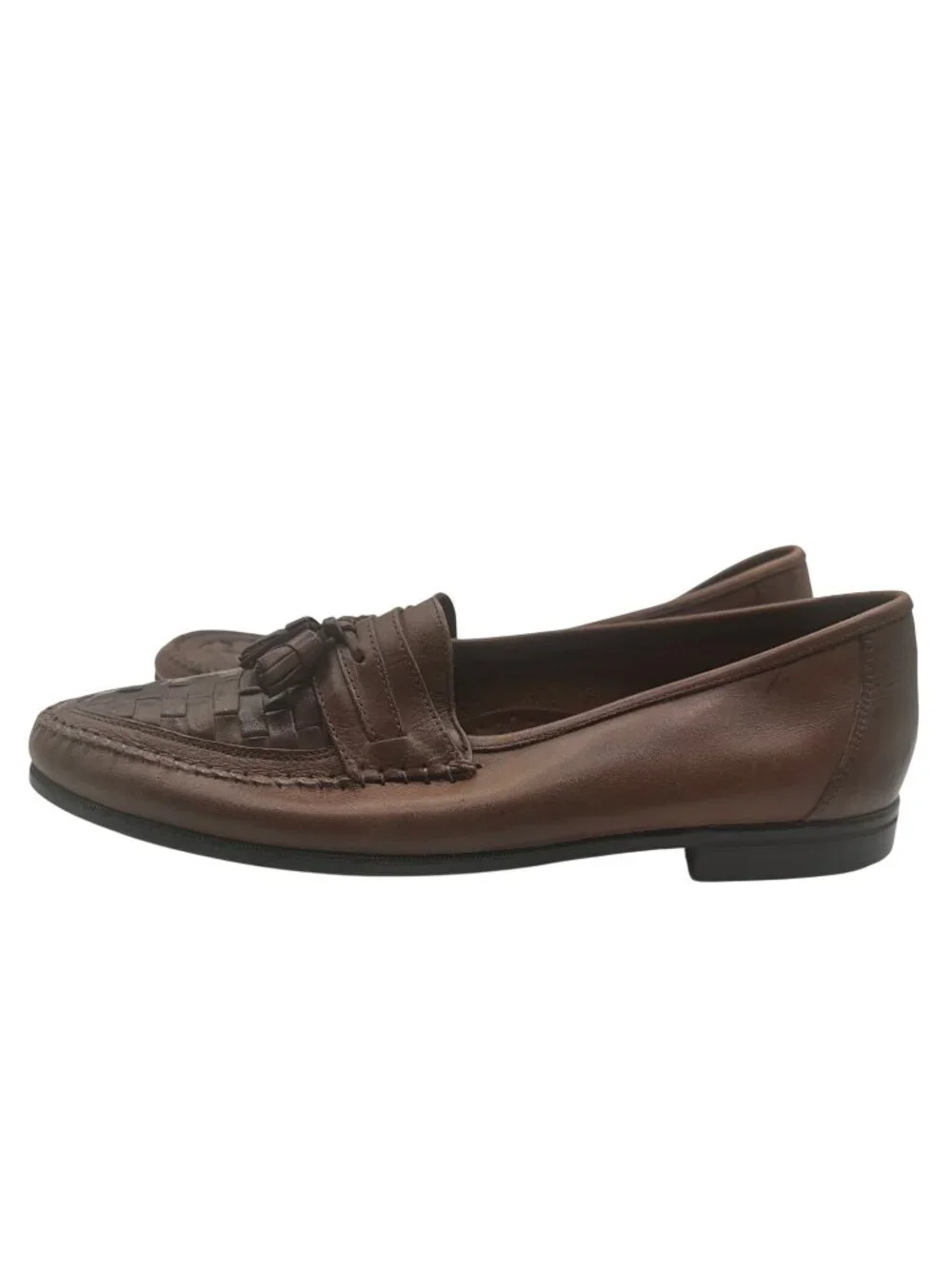 Oleg Cassini step into